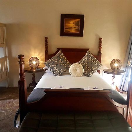 Moonlight Manor Hotel Victoria West Екстериор снимка
