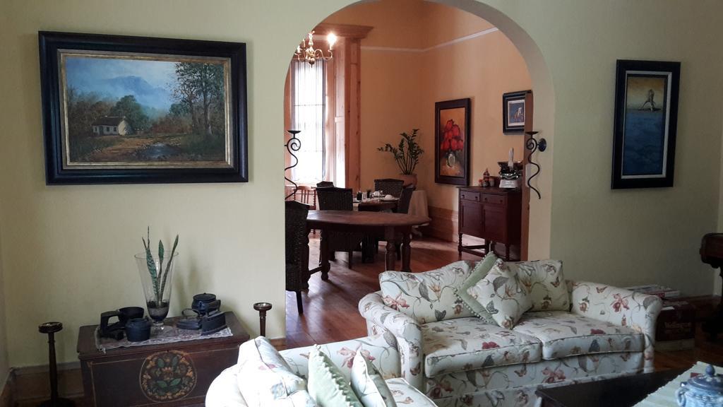 Moonlight Manor Hotel Victoria West Екстериор снимка