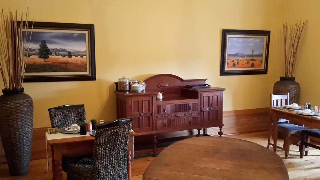 Moonlight Manor Hotel Victoria West Екстериор снимка