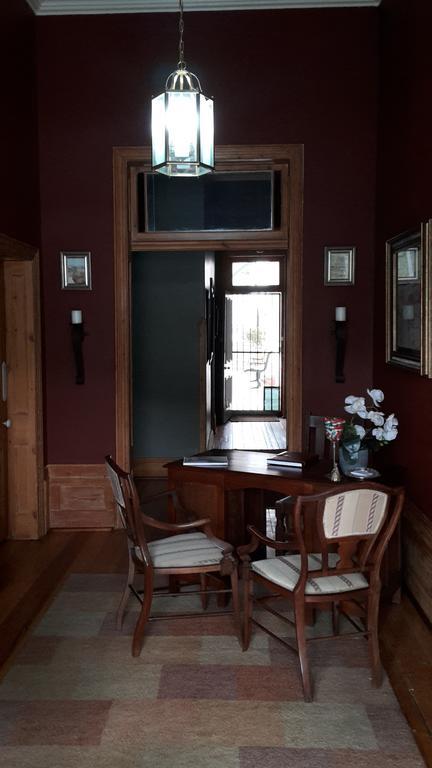 Moonlight Manor Hotel Victoria West Екстериор снимка