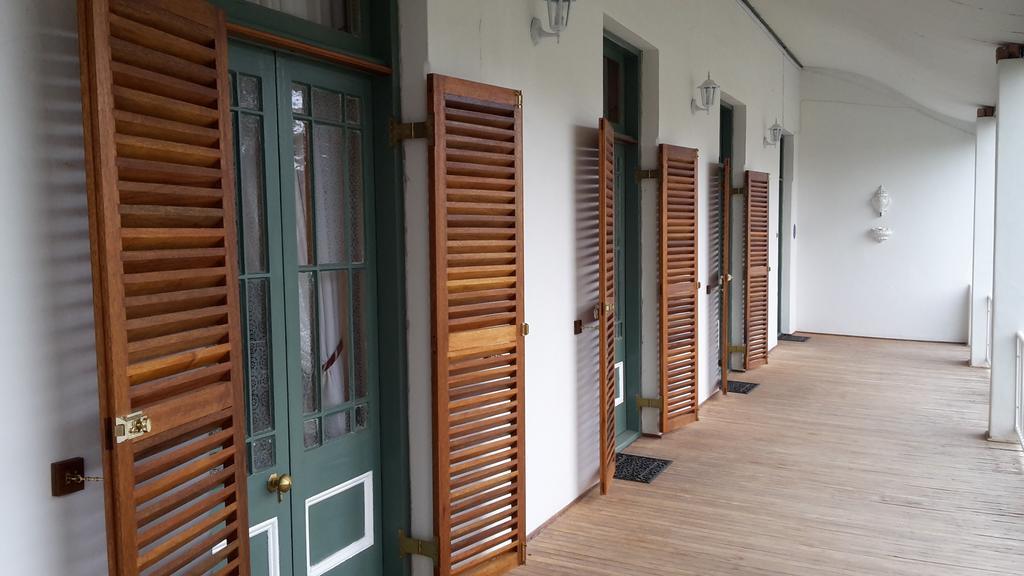 Moonlight Manor Hotel Victoria West Екстериор снимка