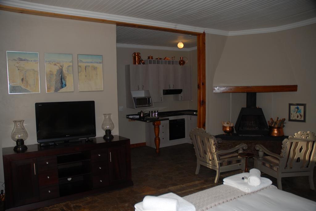 Moonlight Manor Hotel Victoria West Екстериор снимка