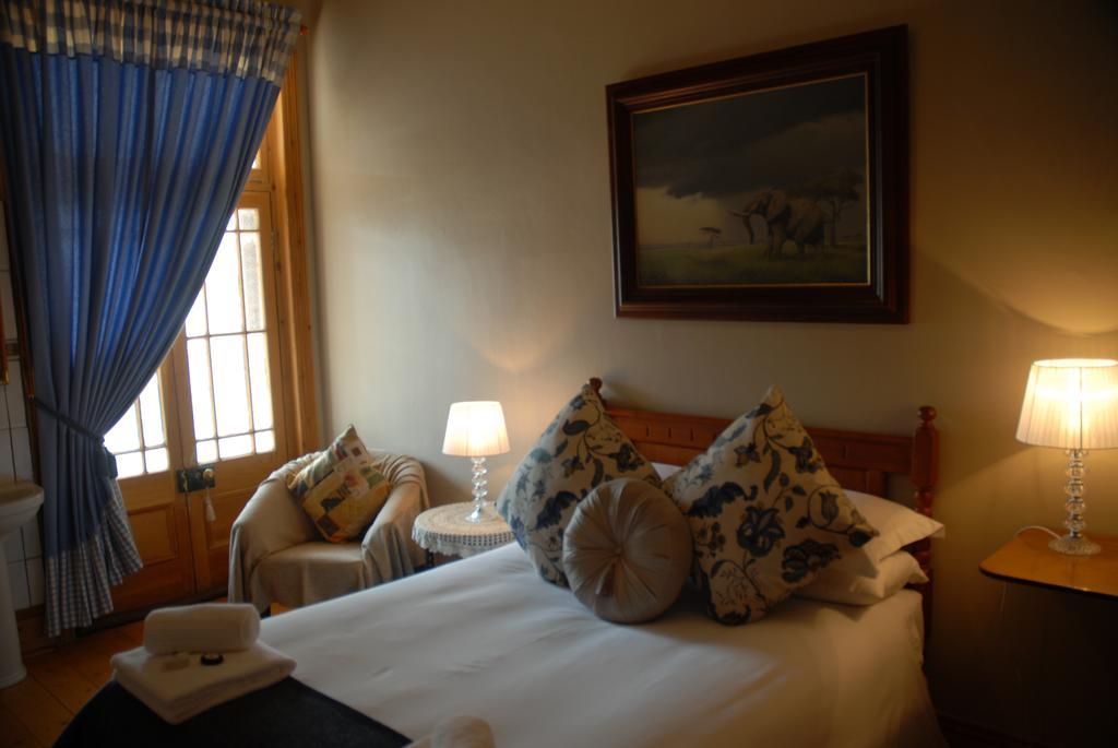 Moonlight Manor Hotel Victoria West Екстериор снимка