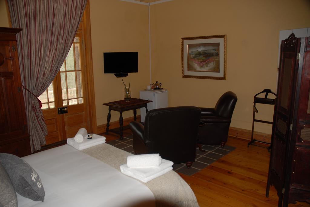 Moonlight Manor Hotel Victoria West Екстериор снимка