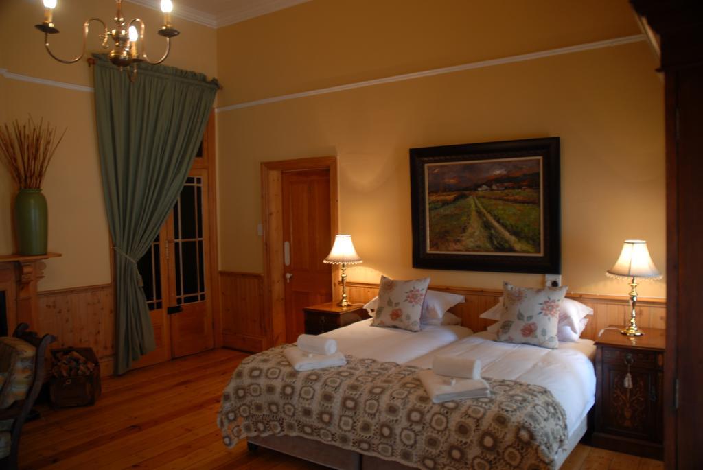 Moonlight Manor Hotel Victoria West Екстериор снимка
