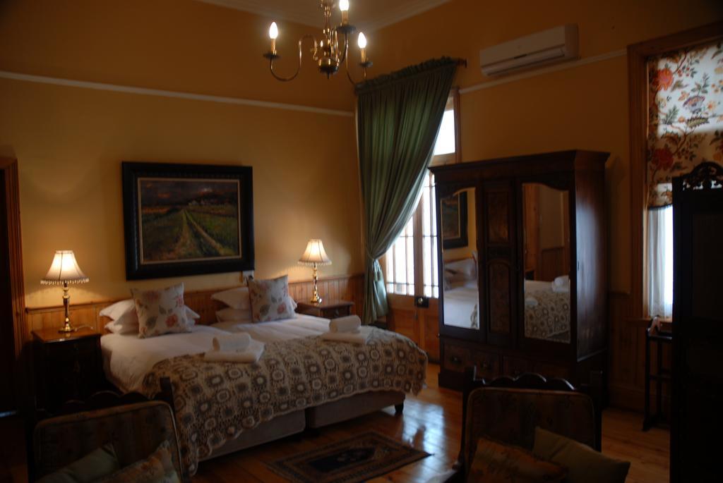 Moonlight Manor Hotel Victoria West Екстериор снимка
