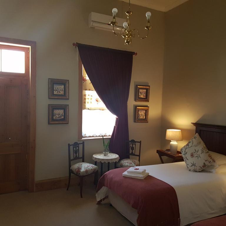 Moonlight Manor Hotel Victoria West Екстериор снимка